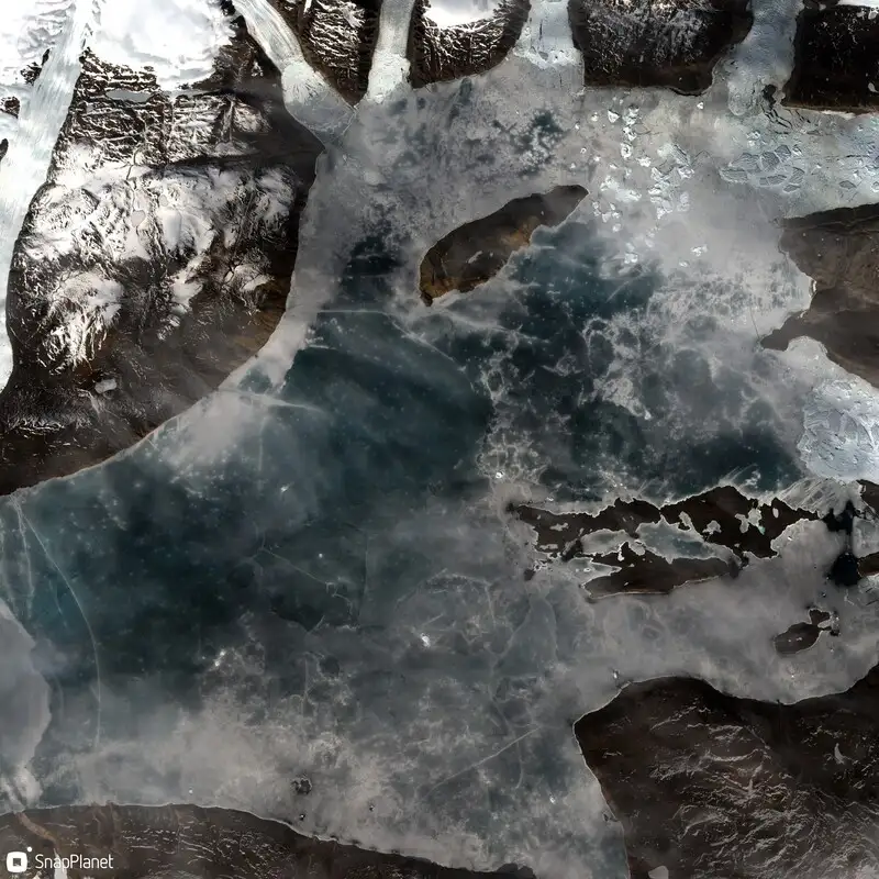 imagerie satellite d'un glacier au Groenland